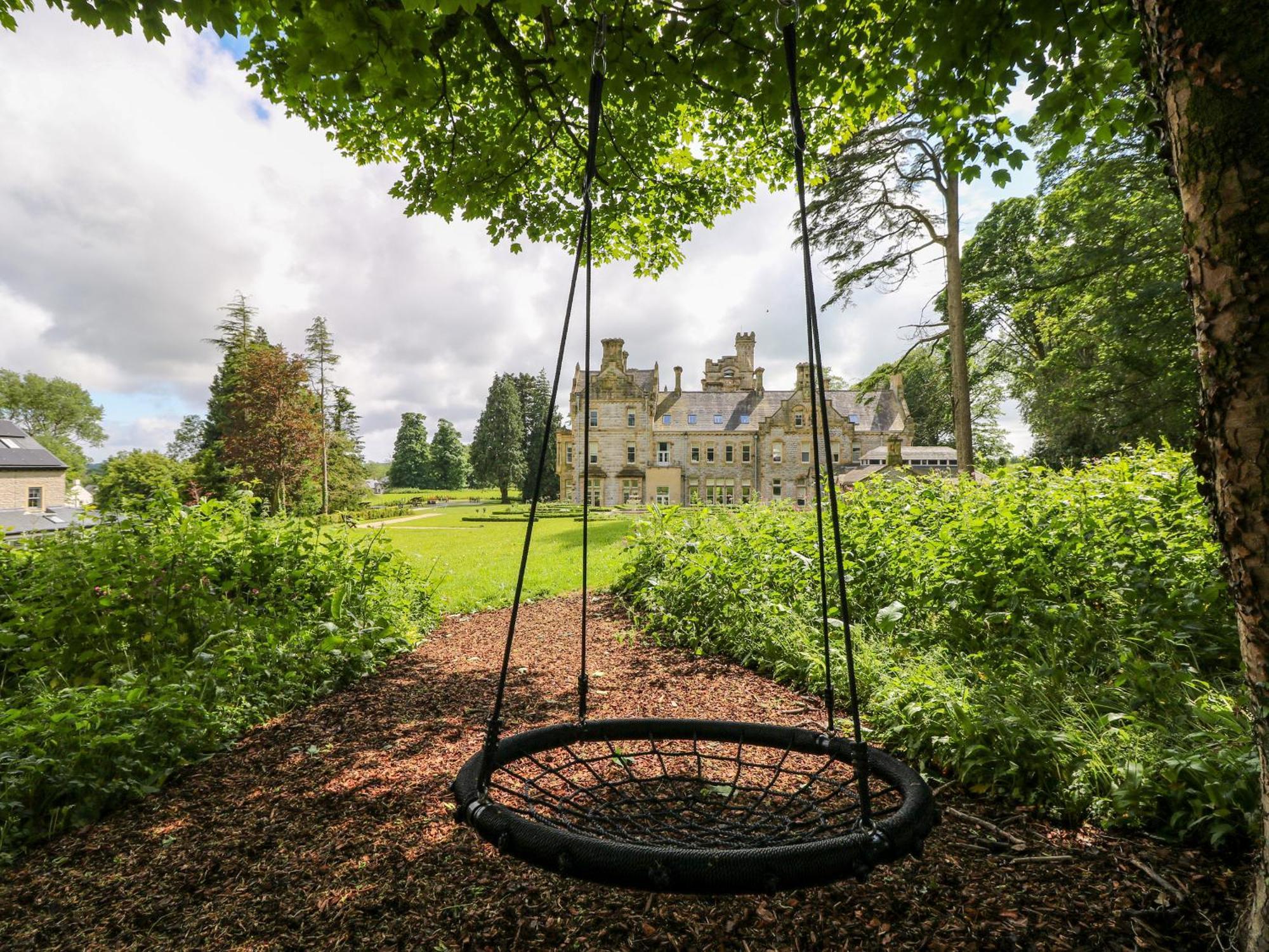 The Violet Suite Stone Cross Mansion Улверстон Экстерьер фото